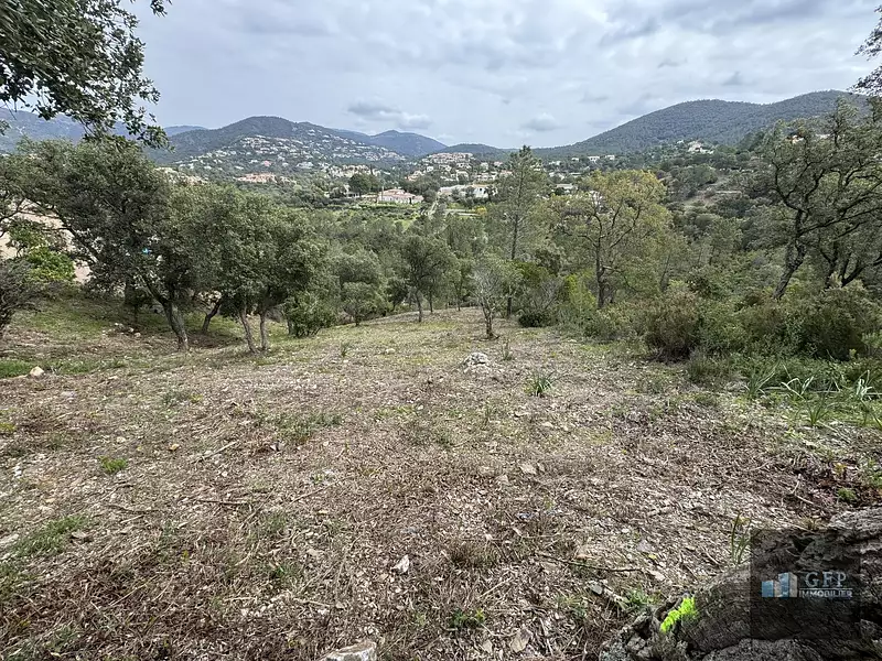 Terrain, 2 070 m²