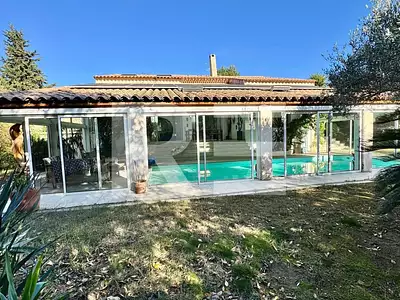 Maison, 217 m²
