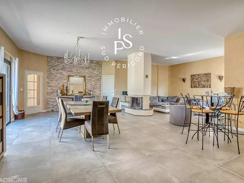 Maison, 242 m²