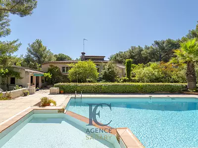 Maison, 235 m²