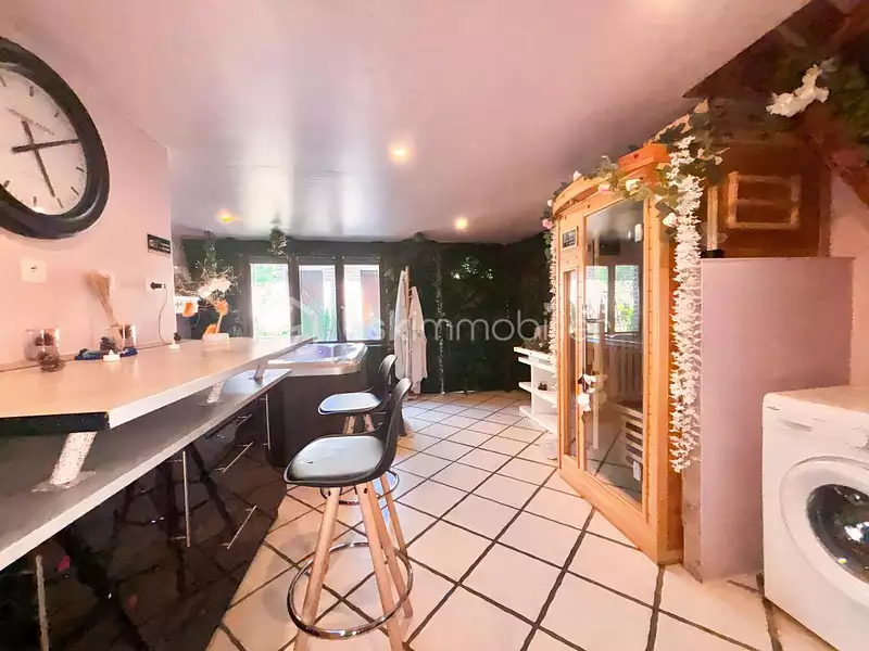Immeuble, 329 m²