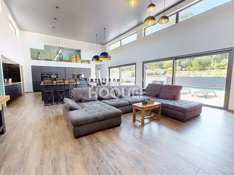Maison, 240 m²