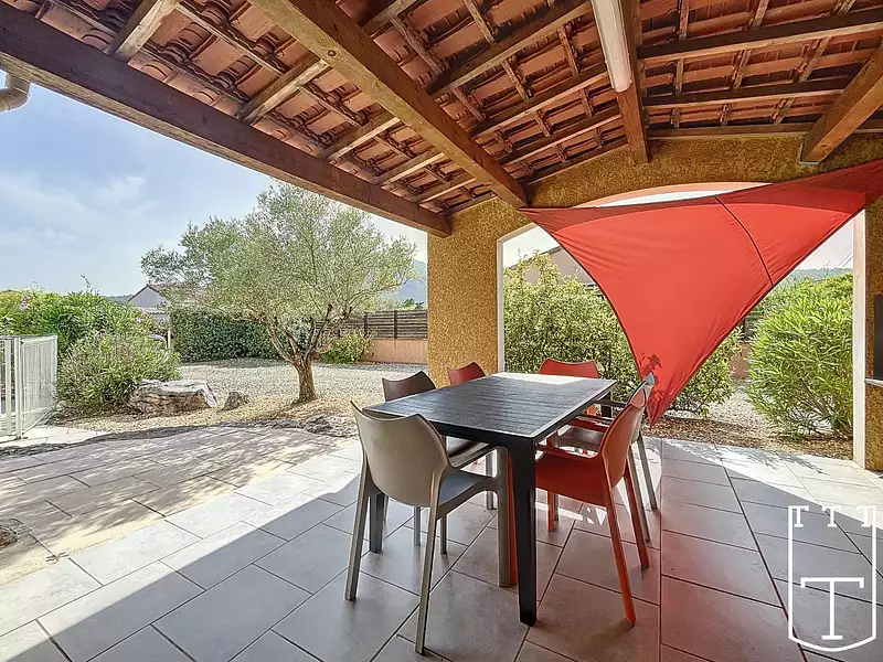 Maison, 240 m²