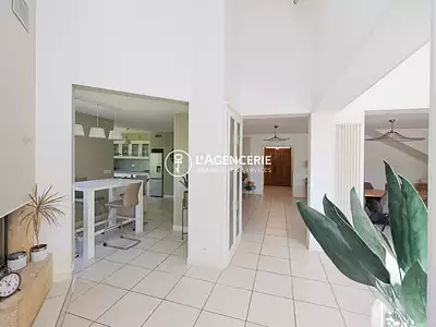 Maison, 240 m²
