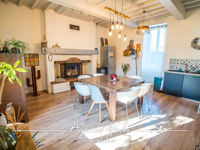 Maison, 240 m²