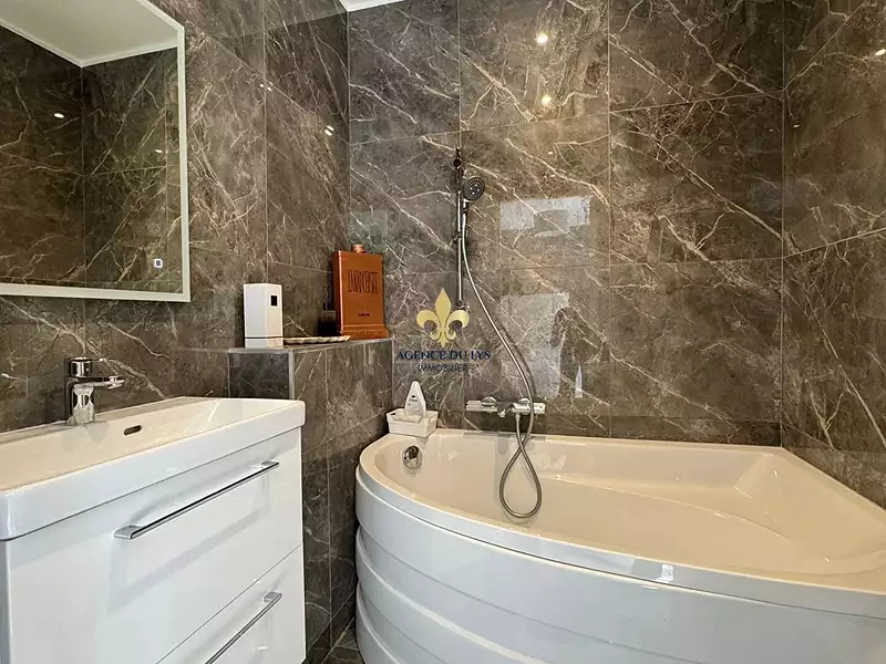 Maison, 256 m²