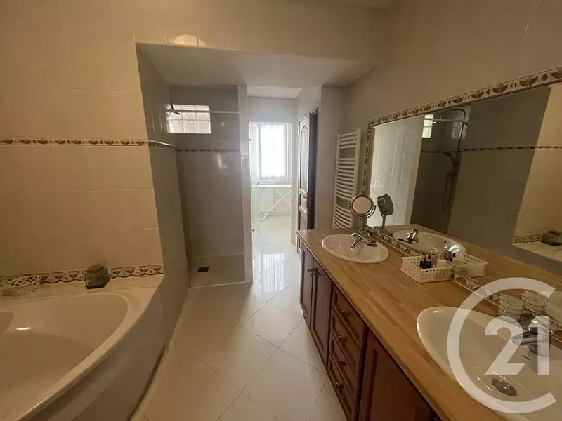 Appartement, 240 m²