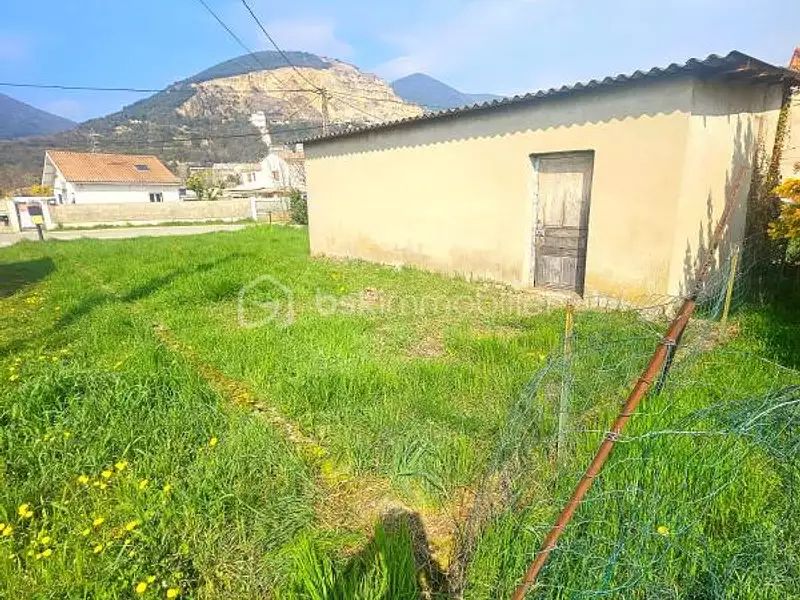 Terrain, 163 m²