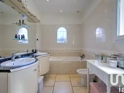 Maison, 267 m²