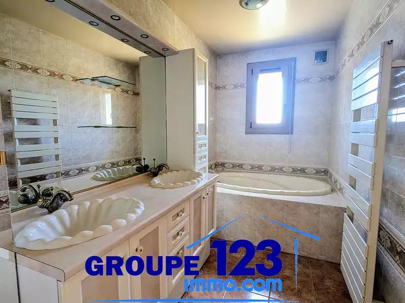 Maison, 77 m²