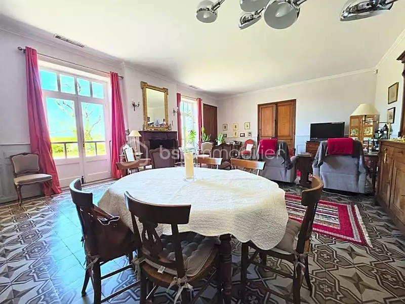 Maison, 387 m²