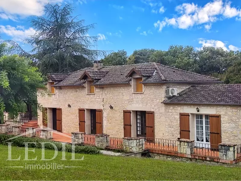 Maison, 235 m²