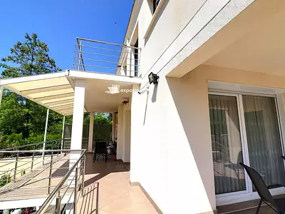 Maison, 240 m²