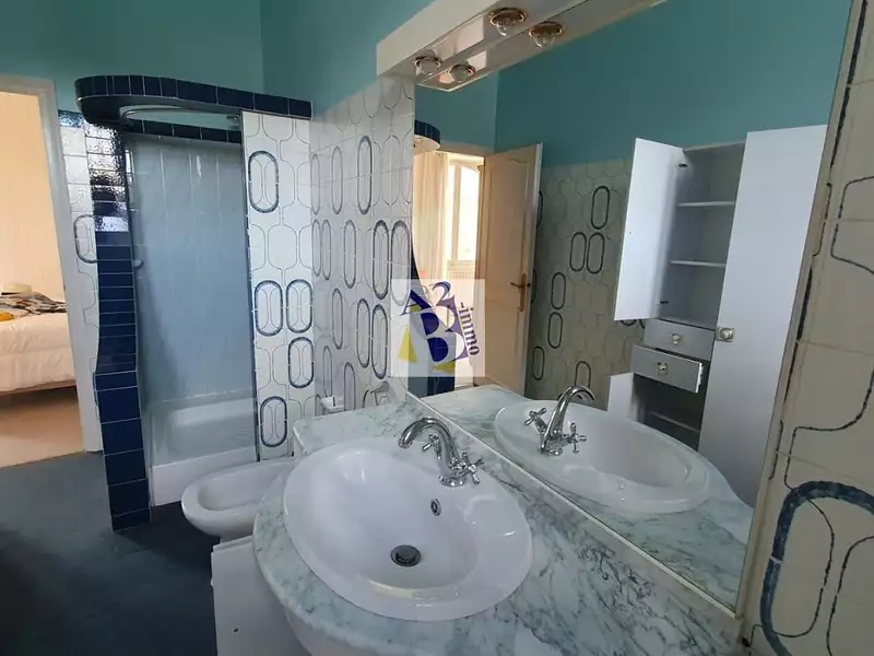 Maison, 221 m²