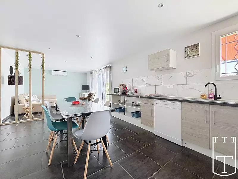 Maison, 240 m²