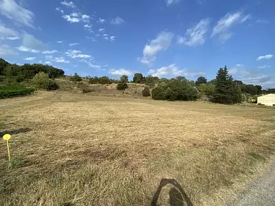 Terrain, 700 m²