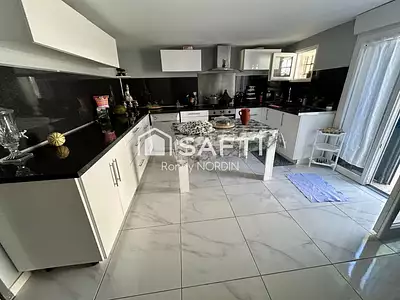 Maison, 165 m²