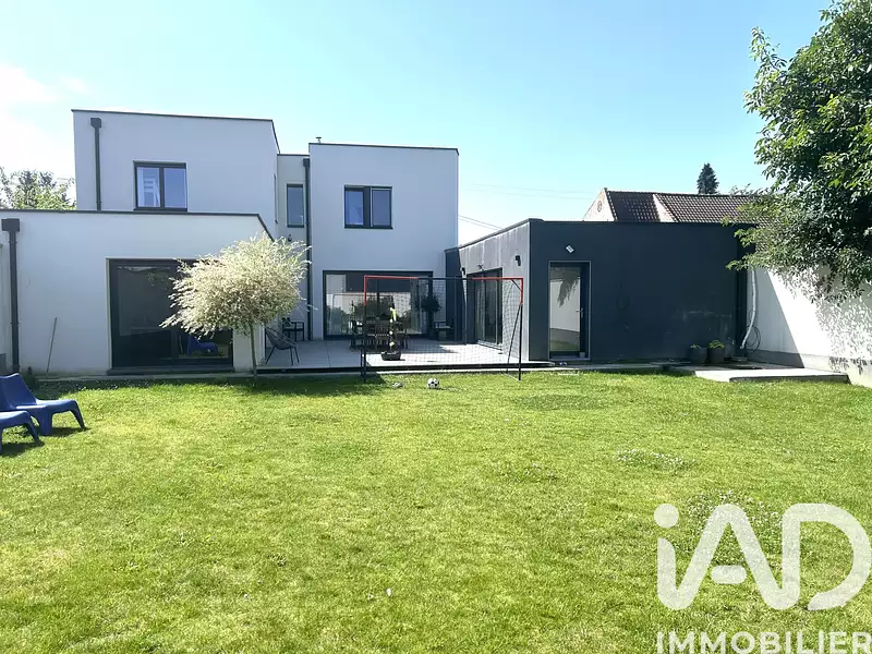 Maison, 235 m²