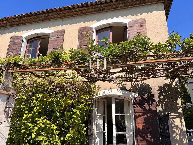 Maison, 280 m²