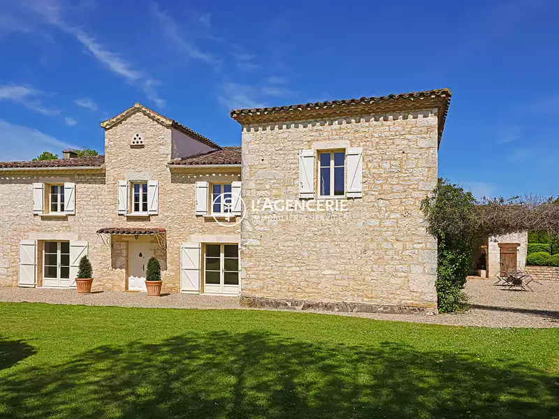 Maison, 360 m²