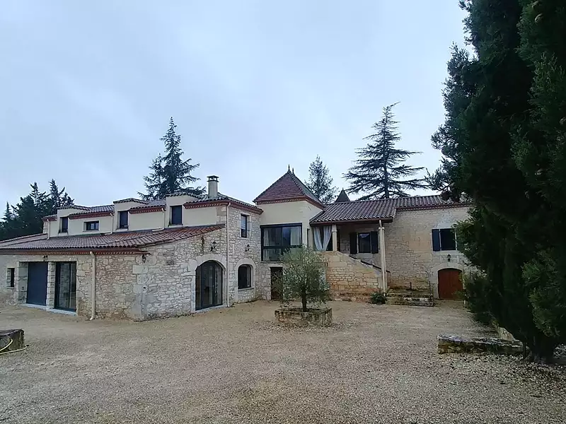 Maison, 240 m²