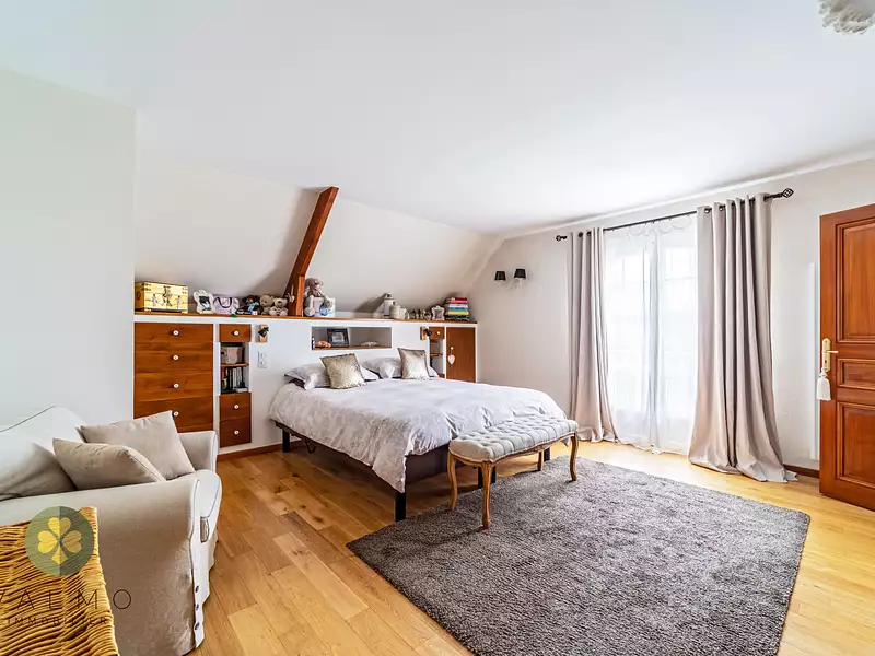 Maison, 266 m²