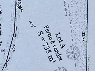 Terrain, 735 m²
