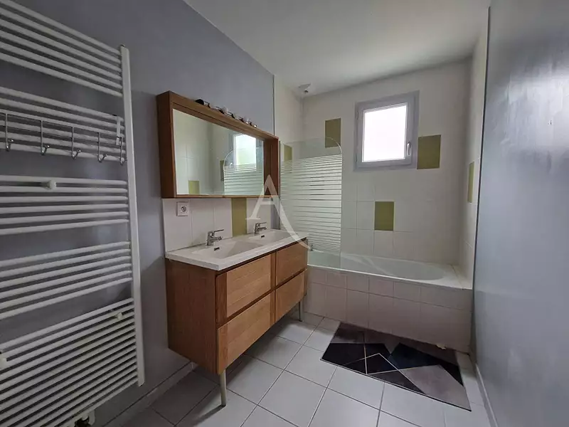 Maison, 99 m²