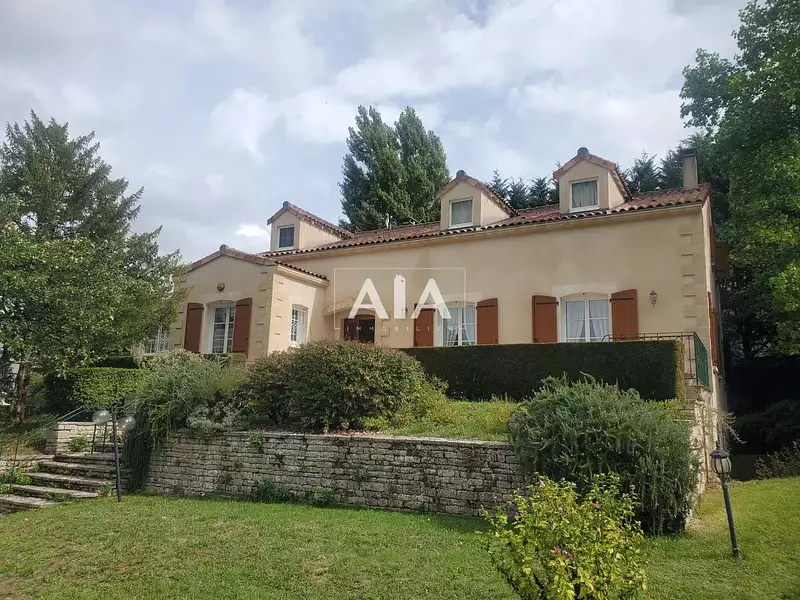Maison, 242 m²