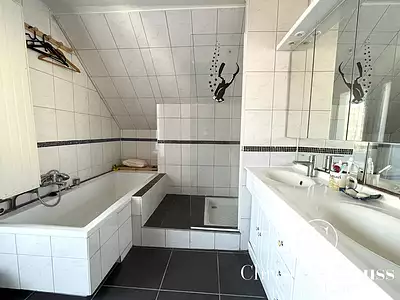 Maison, 166 m²
