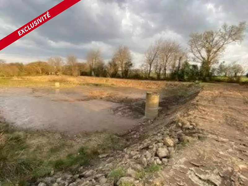 Terrain, 7 400 m²