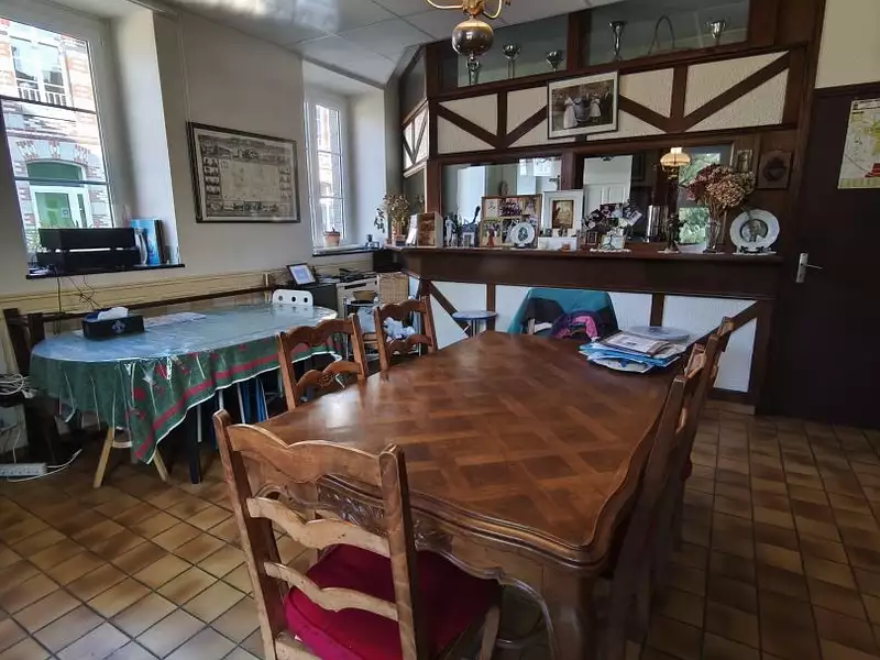 Maison, 693 m²