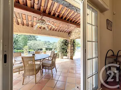 Maison, 245 m²