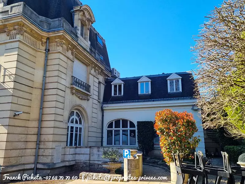 Maison, 1 000 m²