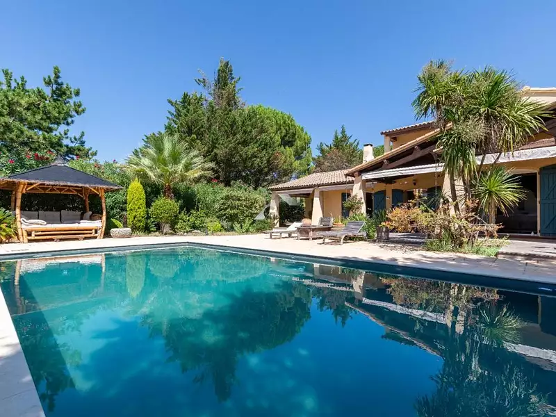 Maison, 215 m²