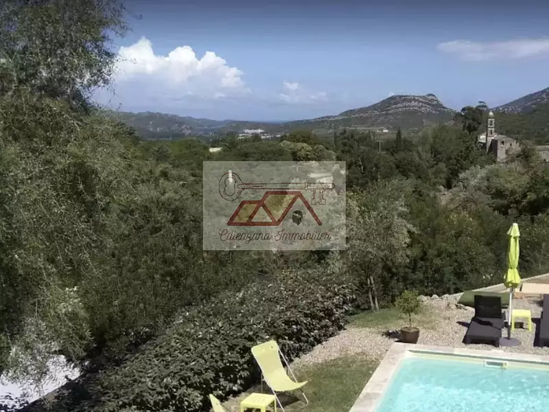 Maison, 250 m²