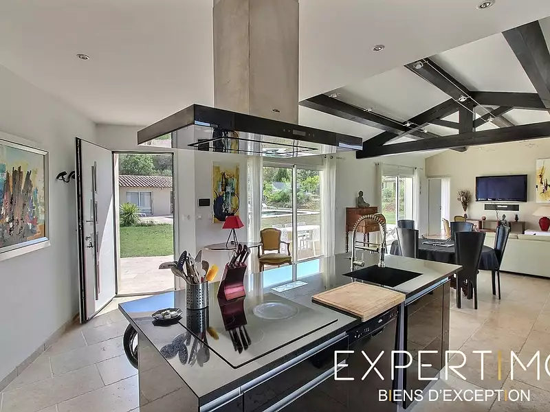 Maison, 220 m²