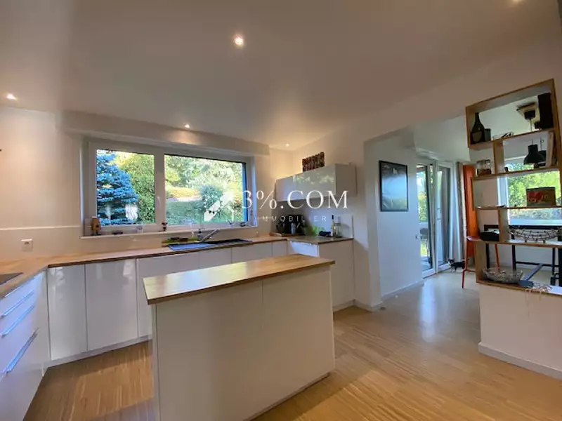 Maison, 240 m²