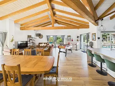Maison, 324 m²