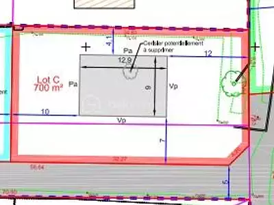 Terrain, 700 m²