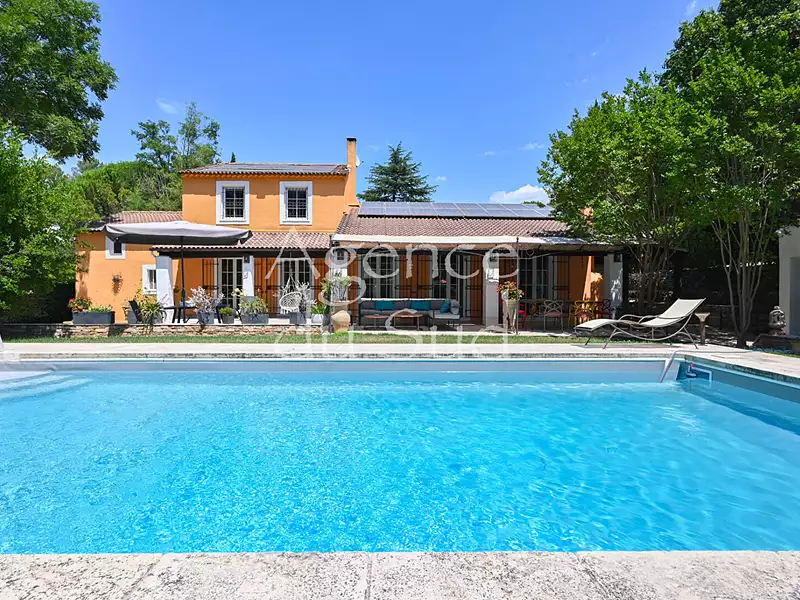 Maison, 162 m²
