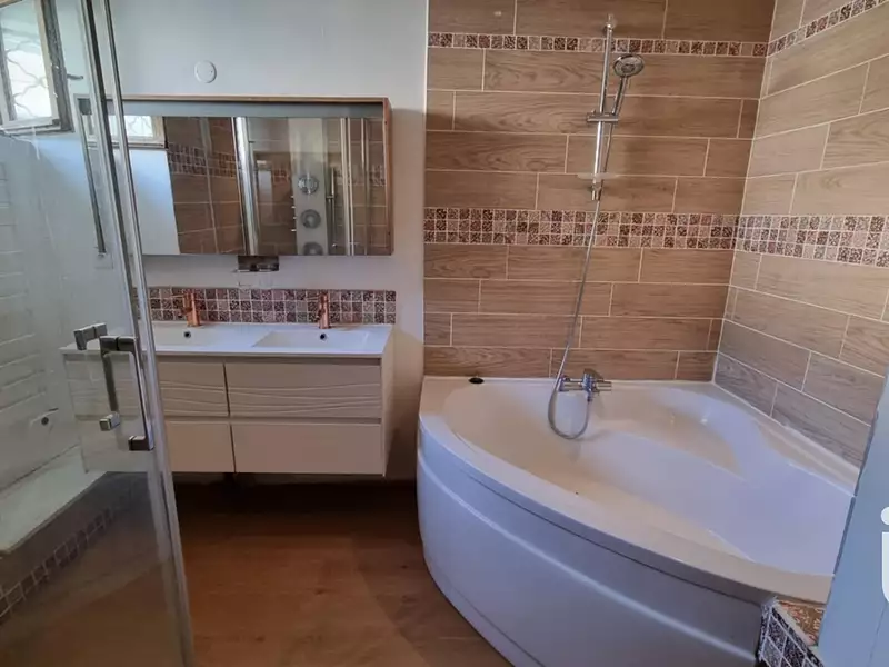 Maison, 166 m²