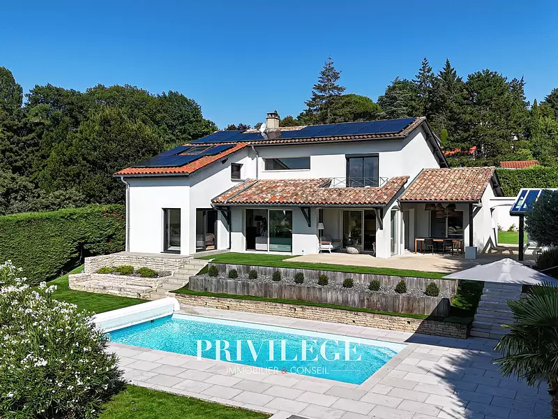 Maison, 232 m²