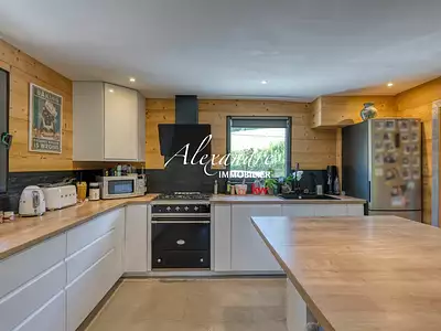 Maison, 166 m²