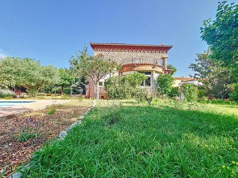 Maison, 166 m²