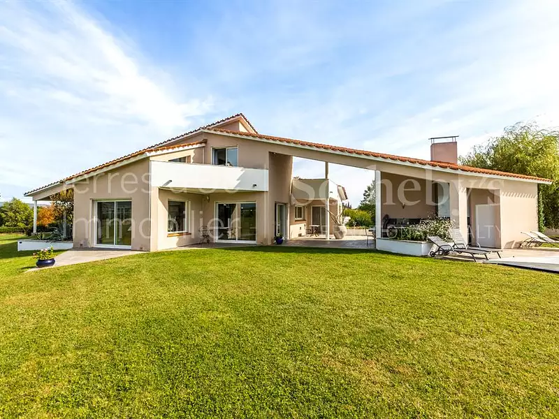 Maison, 275 m²