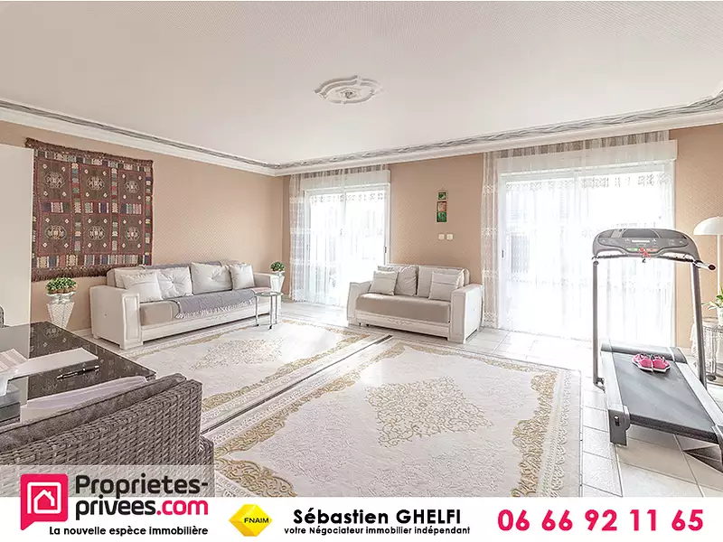 Maison, 235 m²