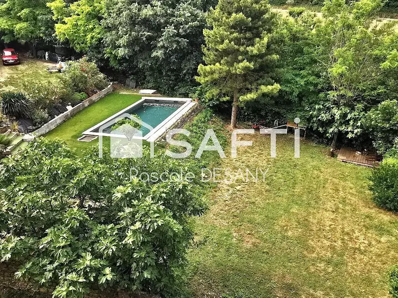 Maison, 245 m²