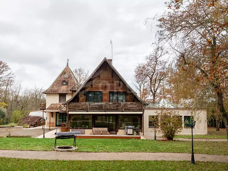 Maison, 385 m²
