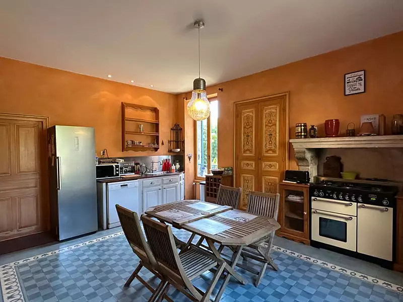 Maison, 690 m²